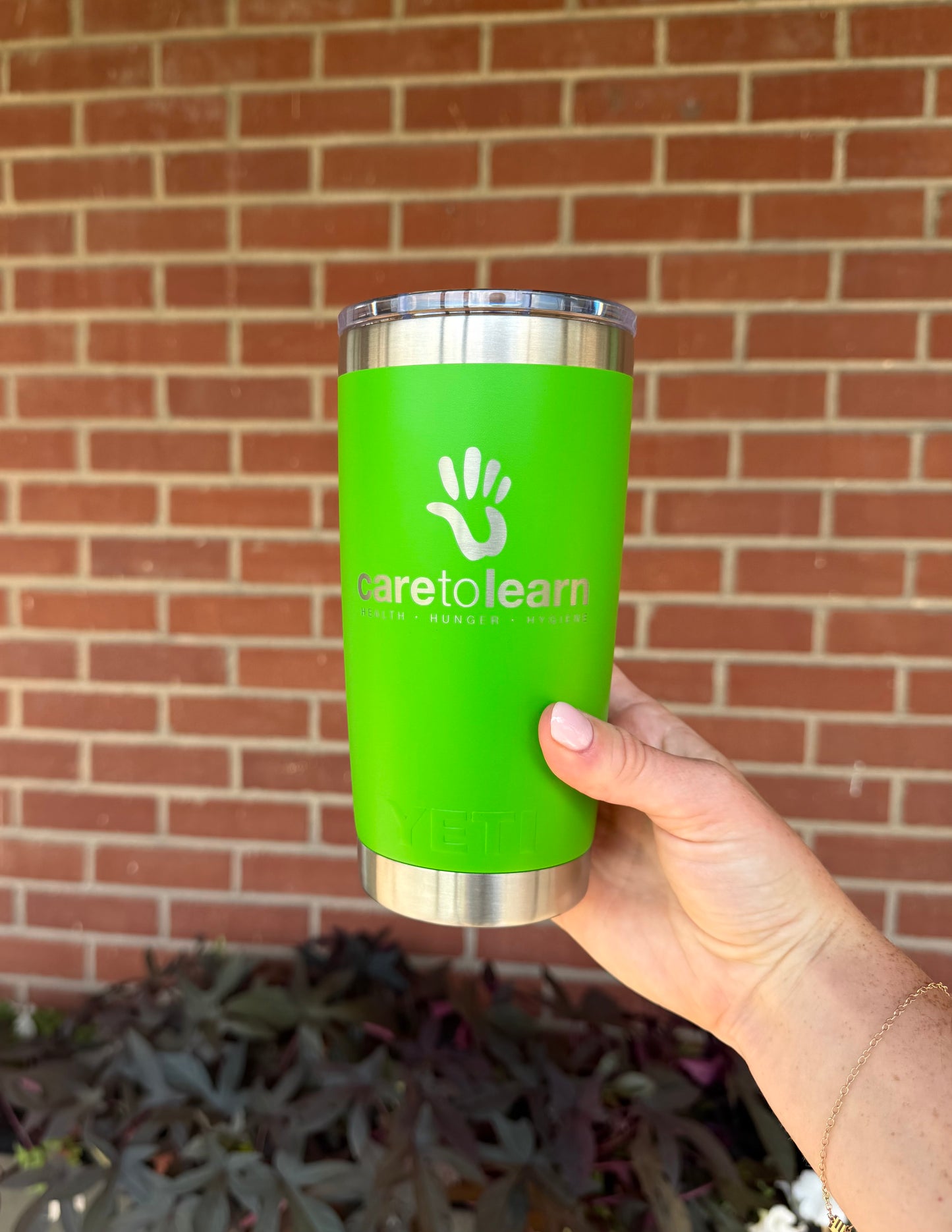 Tumbler: Yeti 20 oz Green